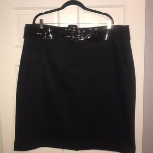 Black high waisted pencil skirt w/belt